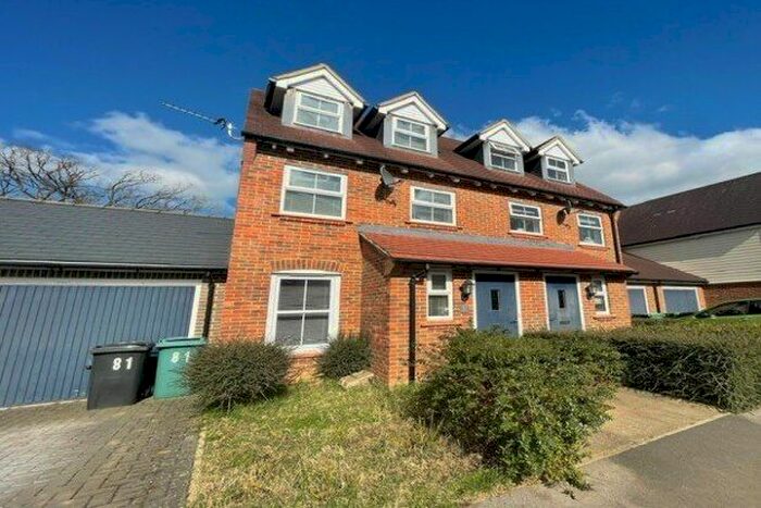 3 Bedroom Property To Rent In Chilworth Way, Hook, RG27