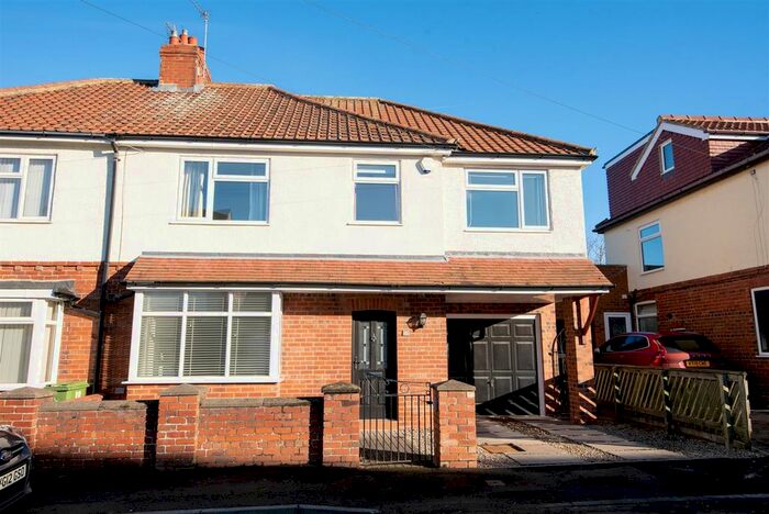 4 Bedroom Semi-Detached House To Rent In Lakeside Court, Mayfield Grove, York YO24