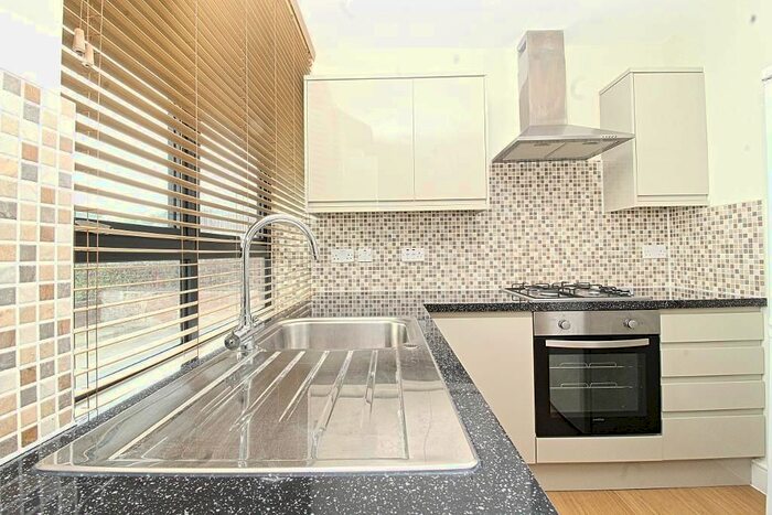 1 Bedroom Flat To Rent In High Road, North Finchley, N12