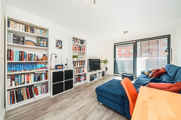 1 Bedroom Flat For Sale In Hornsey Street, Holloway, N7