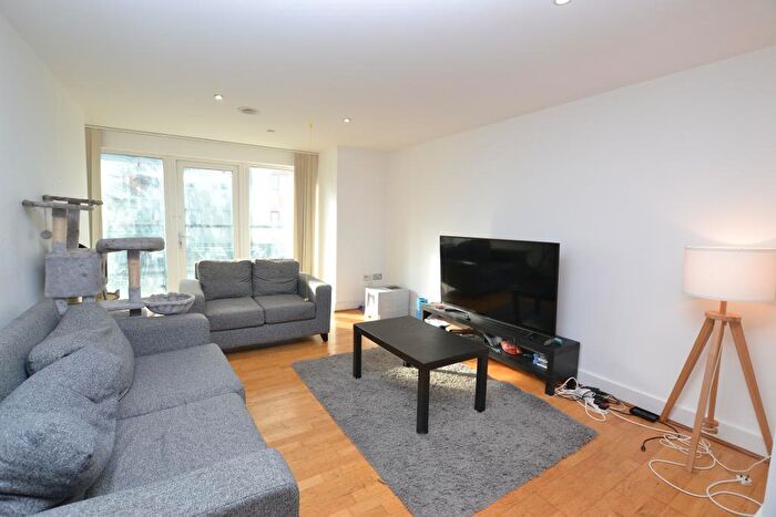 2 Bedroom Flat To Rent In Mast Quay, Woolwich, London, SE18