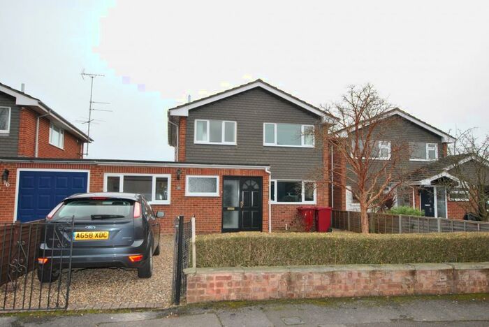 4 Bedroom Detached House To Rent In Ashcroft Close, Caversham Heights, Reading, RG4