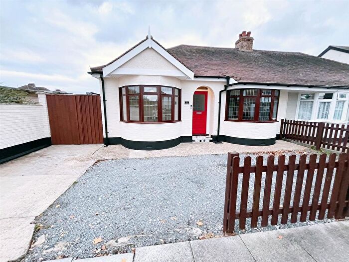 2 Bedroom Semi Detached Bungalow To Rent In King Edward Avenue, Rainham, RM13