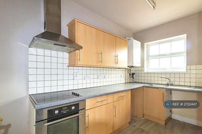 3 Bedroom Flat To Rent In Duncombe Street, Bletchley, Milton Keynes, MK2