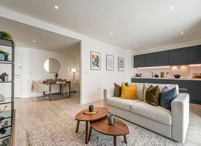 2 Bedroom Flat To Rent In Appledore Court, Frederick Street, TW3