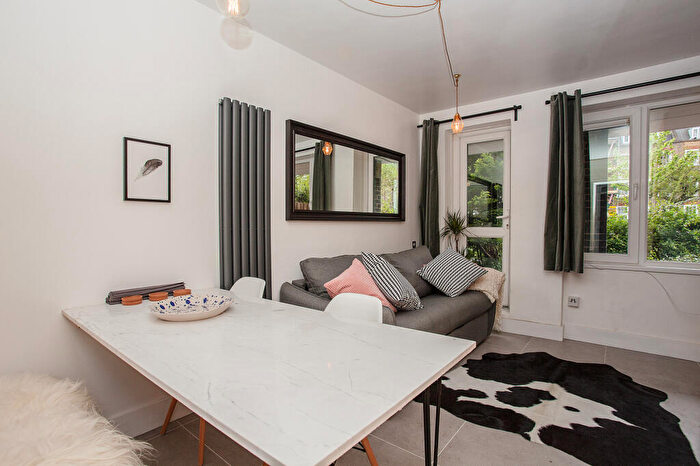 1 Bedroom Apartment To Rent In Skinner Street, London, ., EC1R