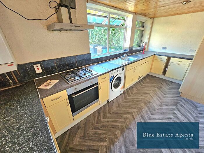 3 Bedroom Semi Detached House To Rent In Great West Road, Hounslow, TW5