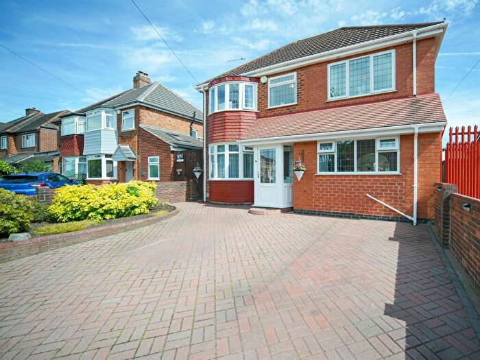 4 Bedroom Detached House For Sale In Woodcock Lane North, Birmingham, B27