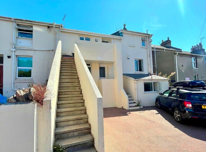 2 Bedroom Flat To Rent In St. James Road, Torquay, TQ1