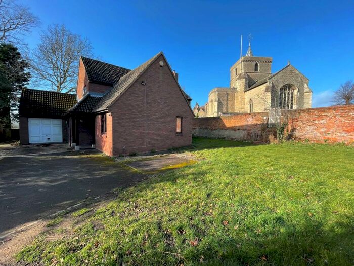 4 Bedroom Detached House To Rent In St James Way, Aylesbury *Short Term Let Only*, HP22