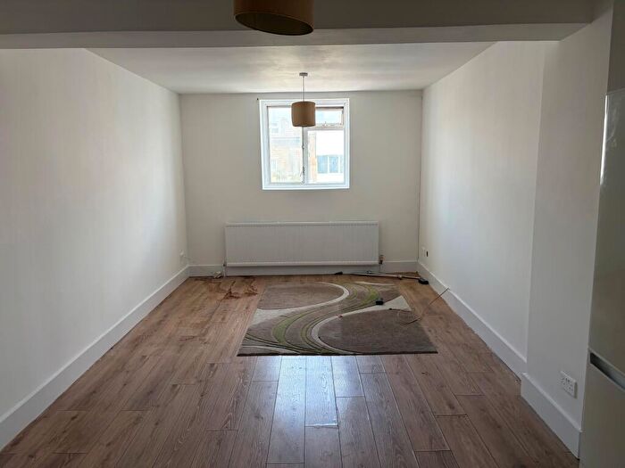Flat To Rent In Craven Park Road, Brent, London, NW10