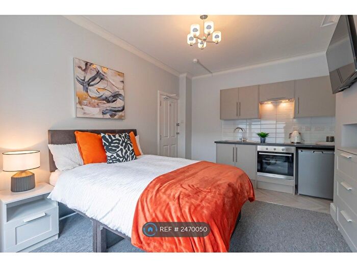 Studio To Rent In London Road, Reading, RG1