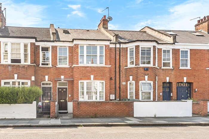 3 Bedroom Flat To Rent In Halford Road, London, SW6