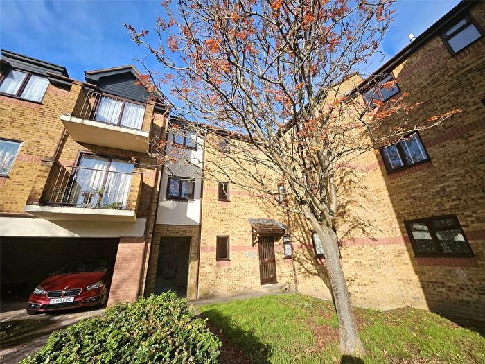 1 Bedroom Flat For Sale In Bentinck Road, West Drayton, Greater London, UB7