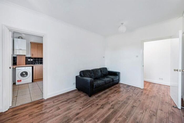2 Bedroom Flat To Rent In Grange Park, London, W5