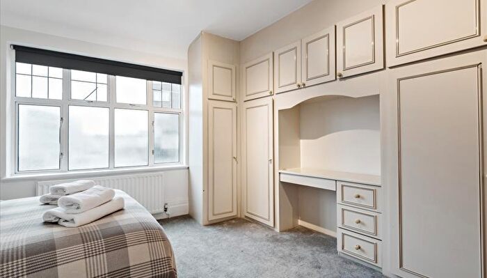 2 Bedroom Apartment To Rent In Park Road, London, NW8