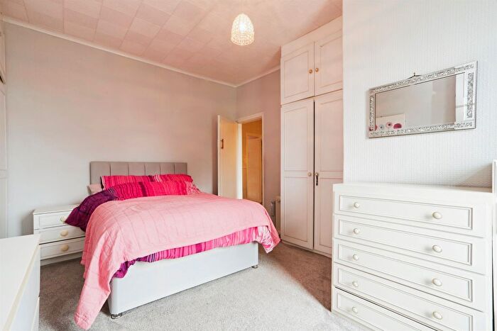 3 Bedroom Terraced House For Sale In King Street, Yeadon, Leeds, LS19