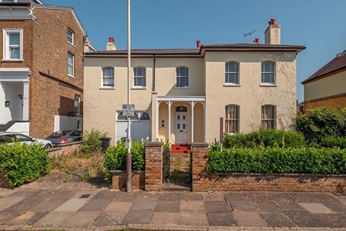 3 Bedroom Detached House For Sale In Marlborough Road, Ealing, W5