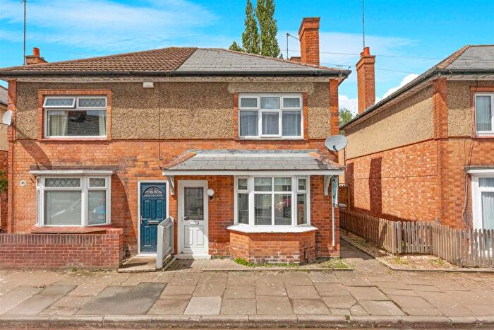 3 Bedroom Semi-Detached House For Sale In Cambridge Street, Kettering, North Northamptonshire, NN16