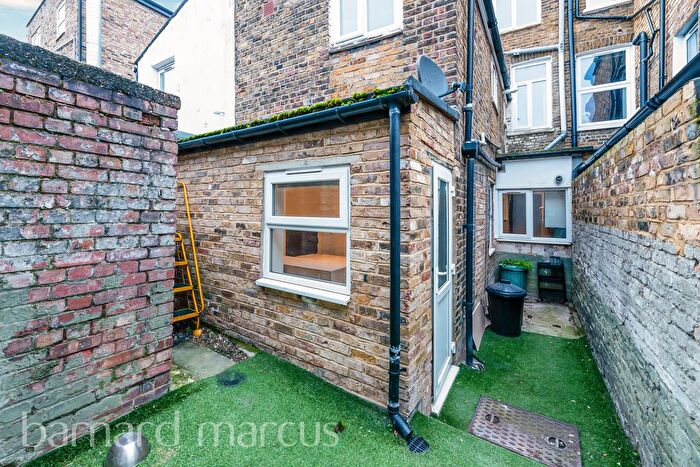 1 Bedroom Flat To Rent In Upper Tooting Road, London, SW17