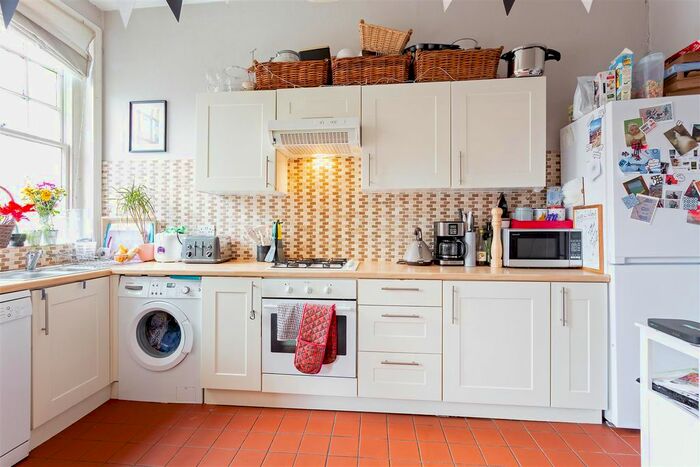 2 Bedroom Flat To Rent In Mazenod Avenue, West Hampstead, NW6
