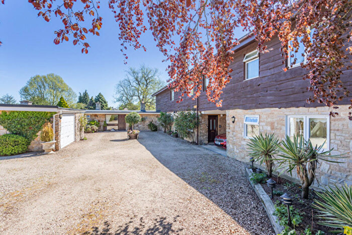 7 Bedroom Detached House For Sale In Banbury Road Finmere, Buckingham, MK18
