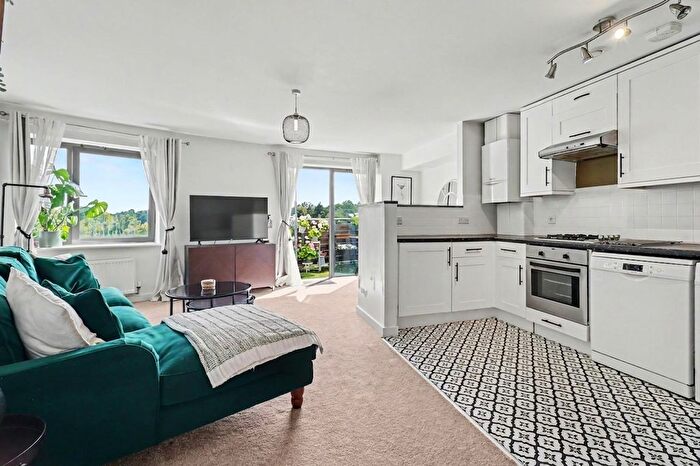 2 Bedroom Flat For Sale In Mayfield Road, Hersham, KT12