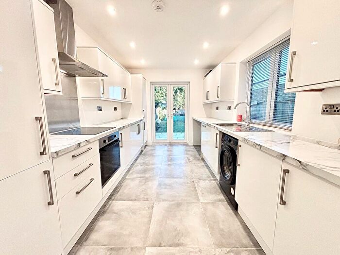5 Bedroom House To Rent In Kings Road, Romford, RM1