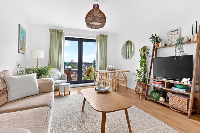 1 Bedroom Apartment For Sale In Kelvin Gate, Bracknell, Berkshire, RG12