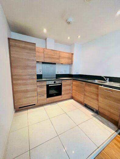 1 Bedroom Flat To Rent In Zenith Apartments, Commercial Road, Wapping, Limehouse Basin, Limehouse, London, E14