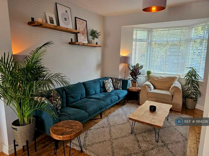 2 Bedroom End Of Terrace House To Rent In Lyndale Road, Bristol, BS5