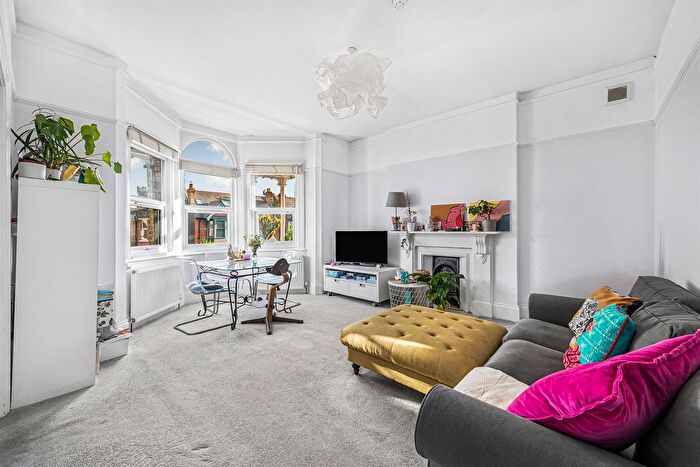 2 Bedroom Flat To Rent In Madeley Road, W5