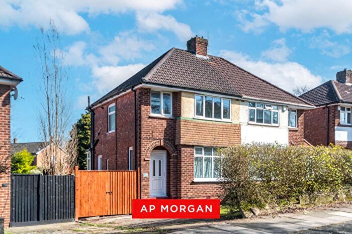 3 Bedroom Semi Detached House For Sale In Edenhurst Road, Birmingham, West Midlands, B31