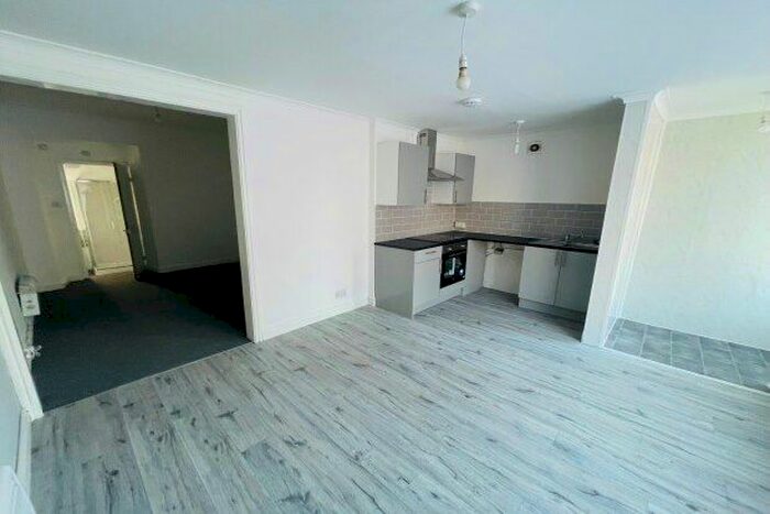Studio To Rent In Frondeg Terrace, Llanelli, SA15