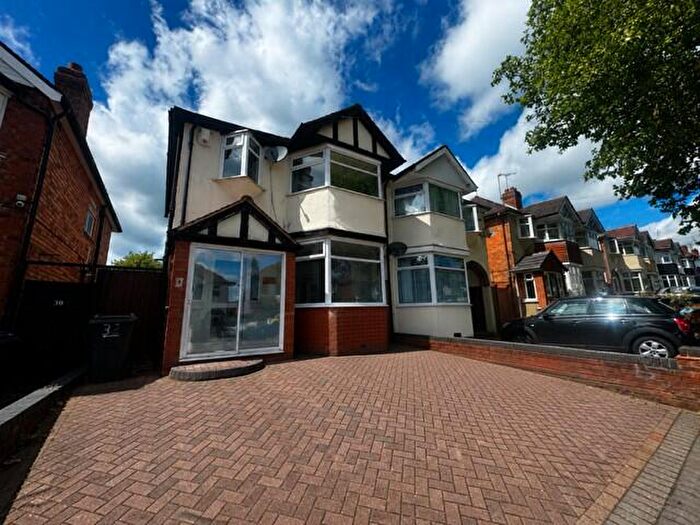 3 Bedroom Semi-Detached House To Rent In Anstey Road, Kingstanding, B44