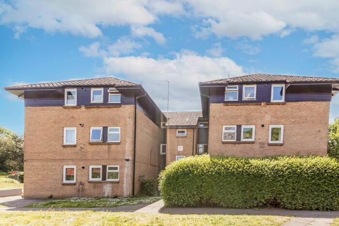 1 Bedroom Flat To Rent In Hammond Close, Hampton, TW12