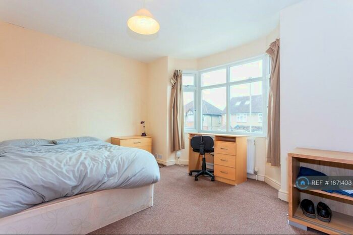 4 Bedroom Terraced House To Rent In Cricket Road, Oxford, OX4