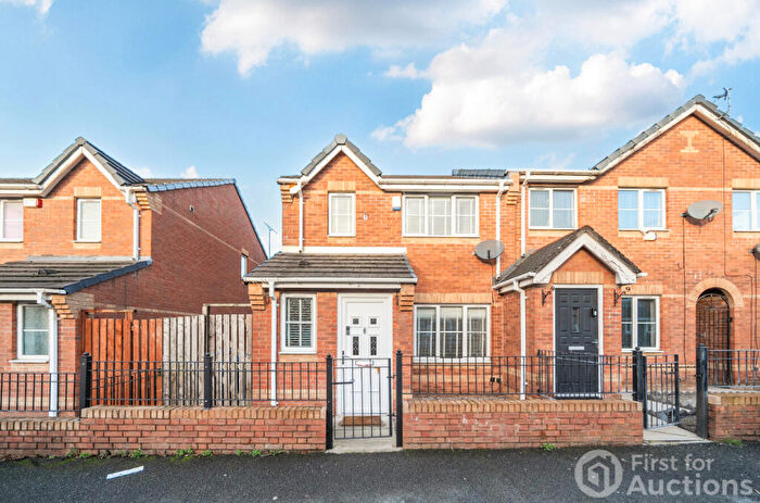 3 Bedroom Semi-Detached House For Sale In Gravenmoor Drive, Salford, Greater Manchester, M7