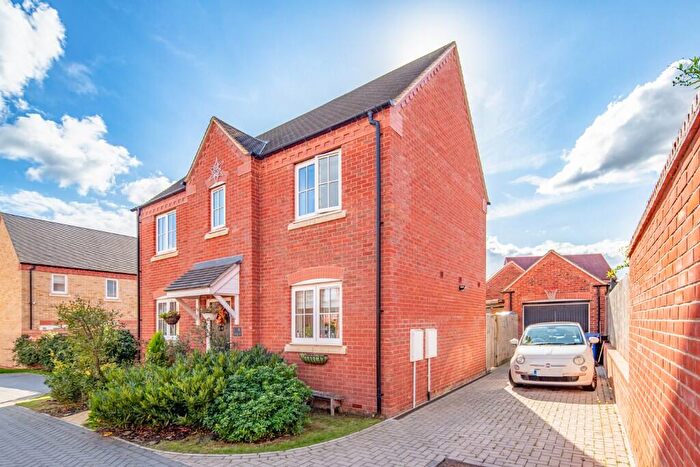 3 Bedroom Detached House For Sale In Whitcliffe Close, Kingsmere, Bicester, Oxfordshire, OX26