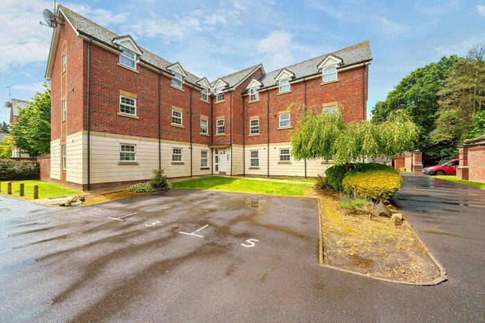 2 Bedroom Flat To Rent In Mandarin Drive, Newbury, RG14