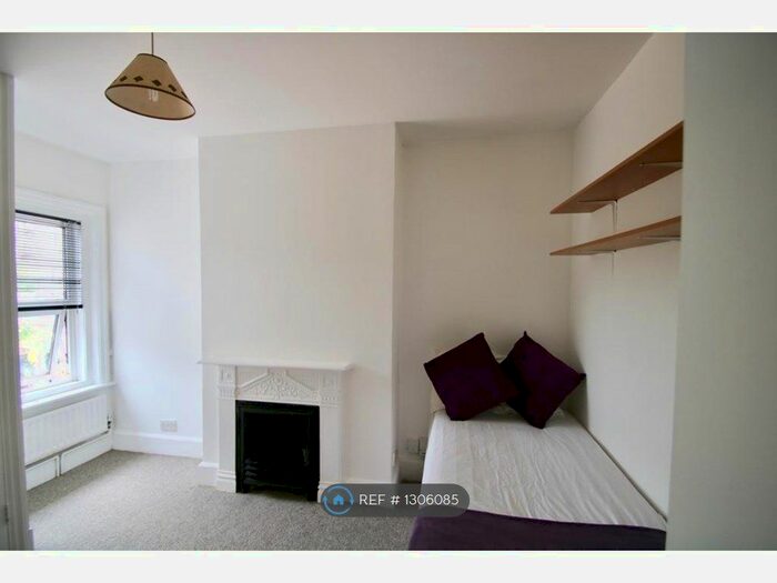 Studio To Rent In East Park, Crawley RH10