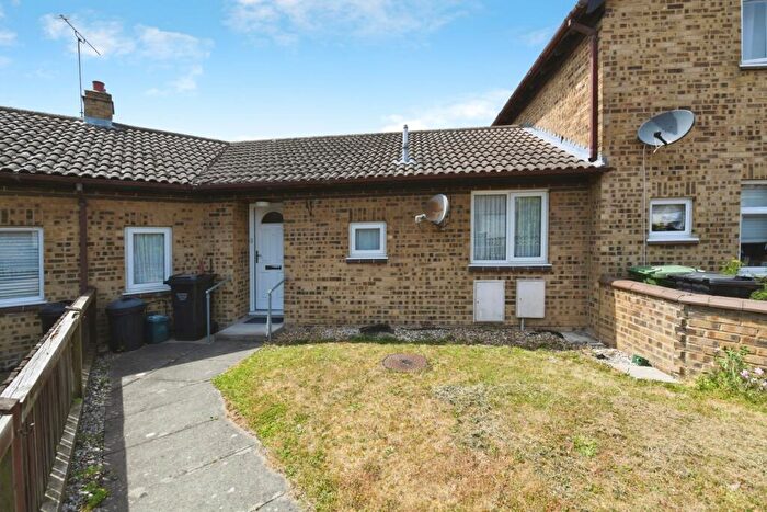 2 Bedroom Bungalow For Sale In Rosecroft Close, Langdon Hills, Basildon, Essex, SS16