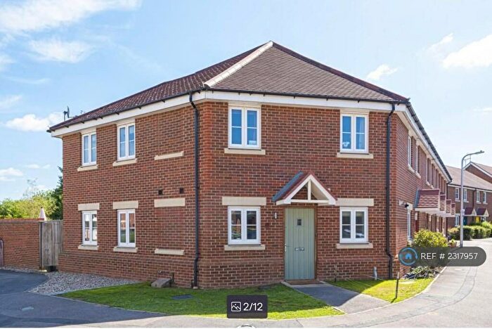 3 Bedroom End Of Terrace House To Rent In Wheatsheaf Close, Wokingham, RG41