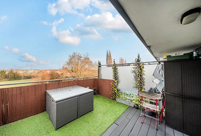 2 Bedroom Flat For Sale In Mill Green Road, Mitcham, CR4