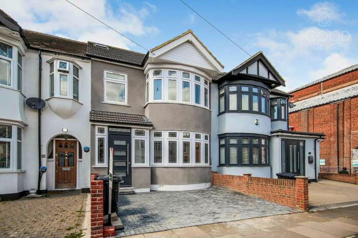5 Bedroom Terraced House To Rent In Fairlop Road, Barkingside, IG6