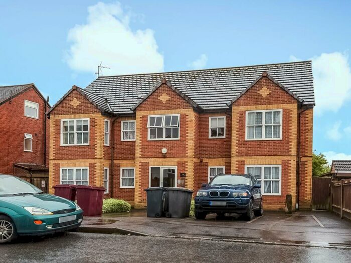 1 Bedroom Apartment To Rent In Newcastle Road, Reading, RG2