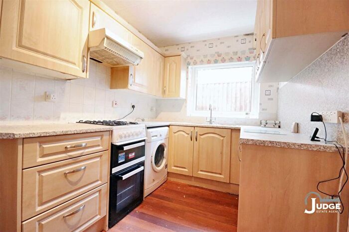 2 Bedroom Detached Bungalow For Sale In Hardie Crescent, Leicester, LE3