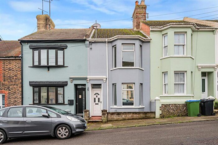 3 Bedroom Terraced House For Sale In Lawes Avenue, Newhaven, BN9