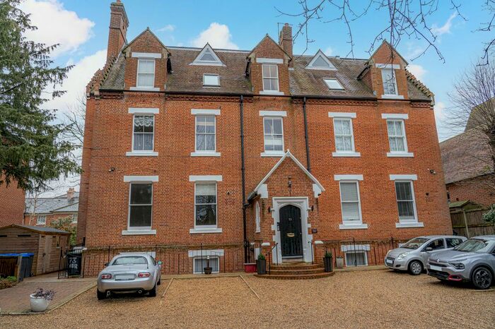 2 Bedroom Flat To Rent In New Dover Road, Canterbury, CT1