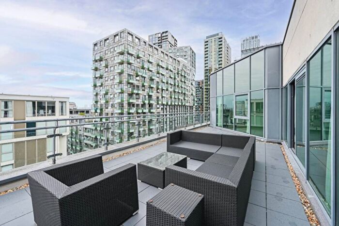 4 Bedroom Flat To Rent In Millharbour, Isle Of Dogs, London, E14